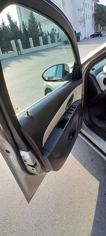 chevrolet cruze salon: Chevrolet Cruze sedan - Kuzov: sedan, bej rəng - Mühərrik və ötürmə — 7