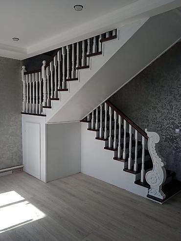 Деревянные лестницы: Деревянная лестница Для дома, Форма лестницы: Г-образная, Стиль: Классический — 14