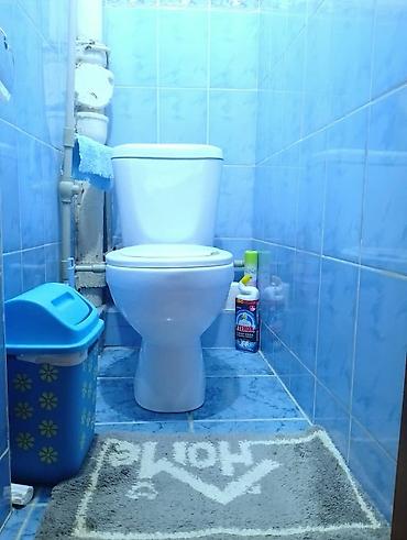 hostel osh: 2-комнатная квартира Описание: - Уютная комната с большим окном — 4