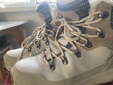 Ботинки и ботильоны: Humtto раз 38 Почти не носились, чистые. Надевались всего несколько — 2