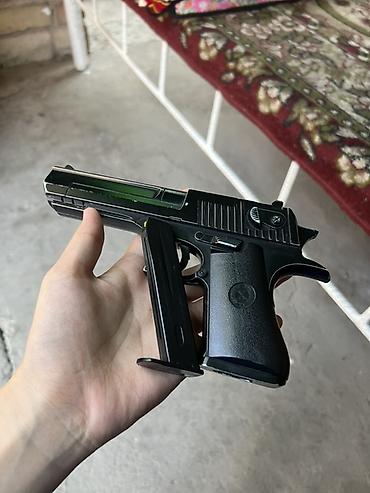 белый письменный стол: Продаётся металлический игрушечный пистолет 🔫 ✅ Металлический корпус — 3