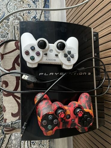 продам игровой компьютер: Игровая консоль Sony PlayStation 3 (Fat/черный глянец) в комплекте. В