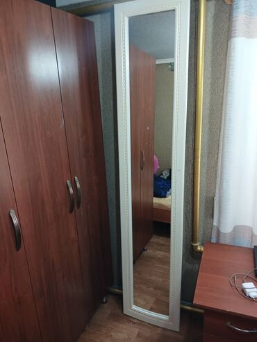 зеркало дом: Продаю 2 зеркала.цвет белый и под светлое дерево. высота 212 см