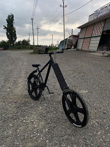 Unikal dizaynlı şəhər velosipedi - Qara rəngdə, futuristik “long
