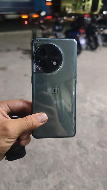 honor v3: Смартфон OnePlus (серия с круговым модулем камер Hasselblad) - Цвет — 1