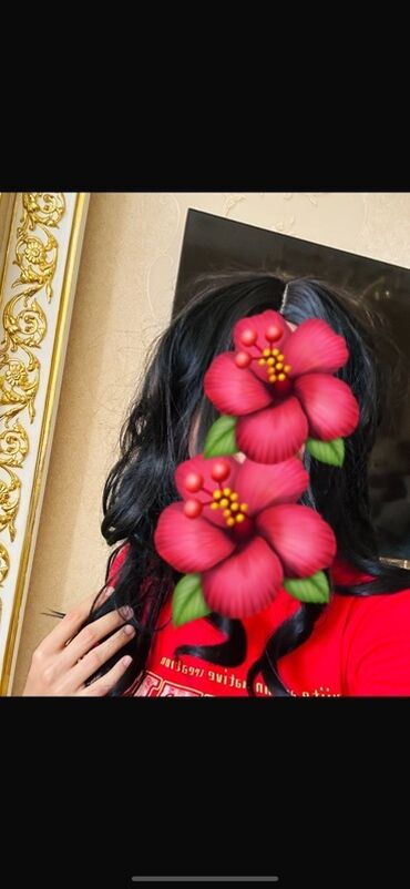 Bilərziklər: Qara dalğalı saç pariki - Model: orta uzunluqda, qara rəng, yumşaq