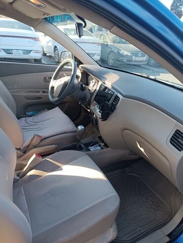 Kia: Kia Rio sedan – mavi rəng, 4 qapı. Texniki və dizayn xüsusiyyətləri — 6