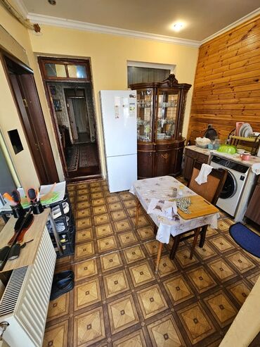 Həyət evləri və villaların satışı: 4 otaqlı, 2 kv. m, Orta təmir — 10