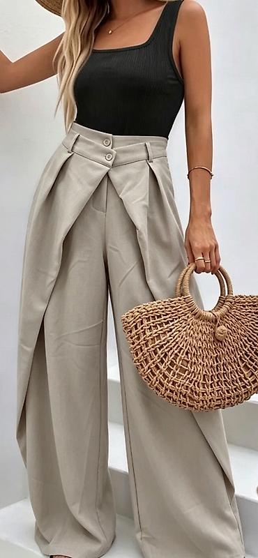 Ženske široke pantalone sa preklopom i visokim strukom
2500din
S M L