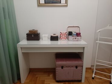 toaletni sto ikea: Toaletni stocic iz Ikee. Bukvalno nov. Prodaje se zbog selidbe