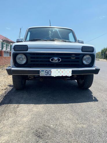 015 vaz: VAZ (LADA) 4x4 Niva: 1.7 l | 2013 il | 280000 km Sedan