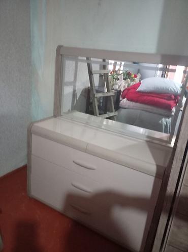 зеркало с подсветкой: Aynalı komod - Model: geniş güzgülü komod/tuvalet masası - Rəng: açıq — 1