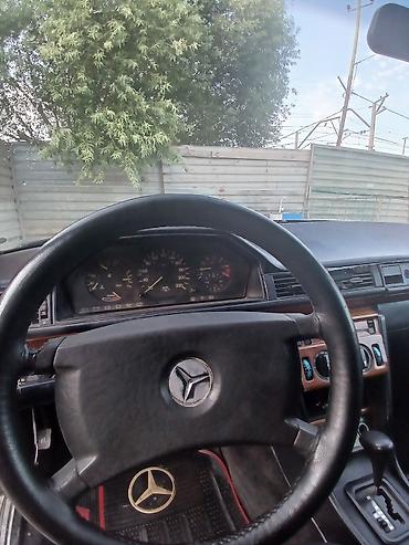 mercedes e class w124: Mercedes-Benz W124: 2.3 l | 1992 il Sedan — 9