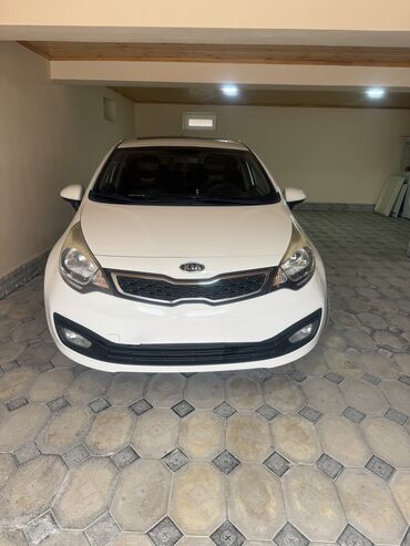 Kia: Kia Rio sedan - ağ rəng,4qpı,servizdir,bez krasqadır və bərəbər — 4