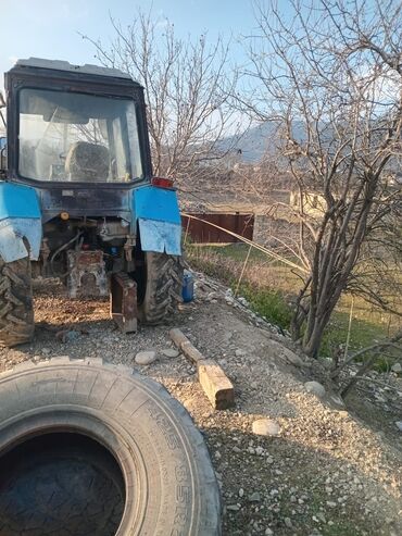 Traktorlar: Belarus 82.1 traktor – ön bıçaqlı (buldozer tipli) Xüsusiyyətlər: - — 6
