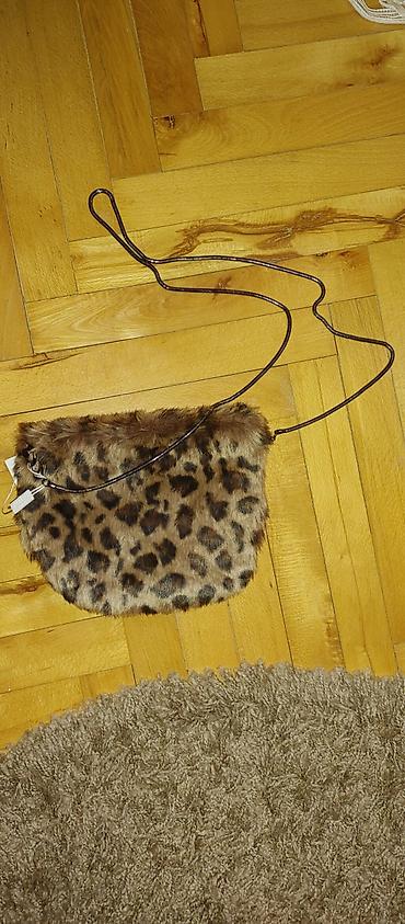 Torba sa veštačkim krznom – leopard print - Stilska mala torbica na lalafo.rs Torba sa veštačkim krznom – leopard print - Stilska mala torbica