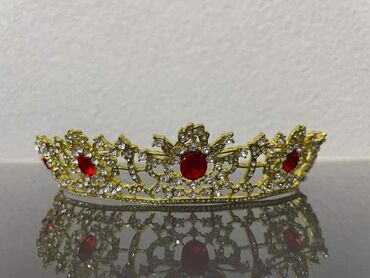 Aksesoari za kosu: Krune 
Cena 1400din — 27