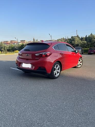 Chevrolet: Chevrolet Cruze Hatchback – Qırmızı rəng Model: Chevrolet Cruze — 3