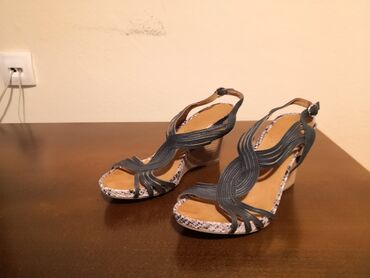 srebrne sandale na petu: Sandale, 40