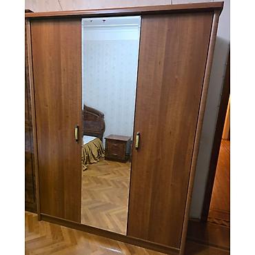 2el dolablar: Dolab satilir 200 azn.Olcusi 180/210
Unvan Azadliq (Gülü) — 1