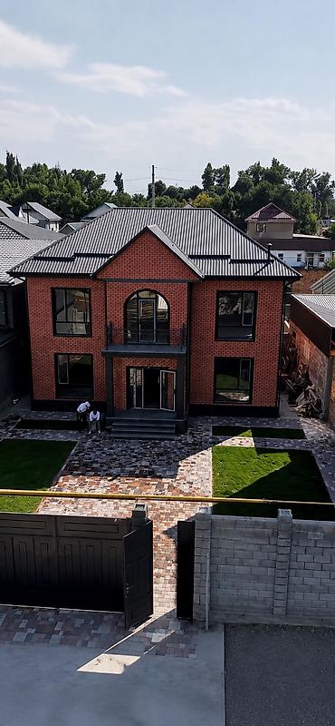 🏡 САТЫЛАТ! ЗАМАНБАП ЖАНА КЕҢ ҮЙ 📍 Үйдүн жалпы аянты: 185 м² 🏠 Эки