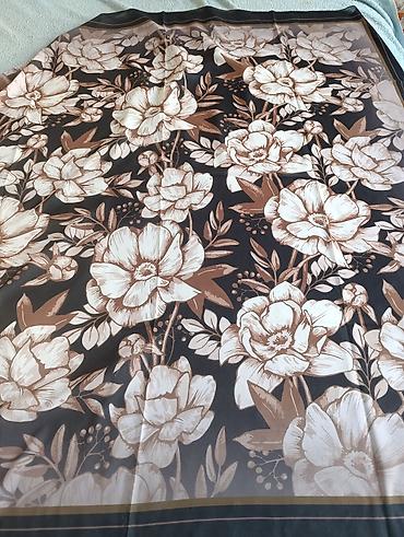 Шарфы, палантины: Шелковый платок с узором. Отличается изысканным дизайном с — 2