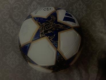 Toplar: UEFA Champions League rəsmi dizaynlı futbol topu Qurban Qurbanovun — 3