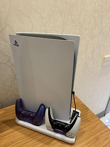 стенд для телевизора: PlayStation 5 konsolu (diskli versiya) üçün komplekt Resident evil 2 — 1