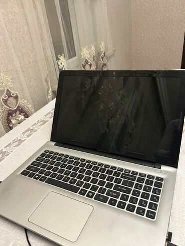 Skanerlər: Intel Core i5, 15.6 "