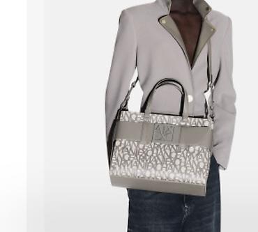 Aksesuarlar: Armani Exchange boyuk olcusu (large) 200 azn çanta en boyuk olsudu - — 2