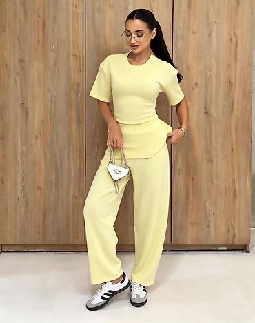 Kompleti: ✅Dvonodelni ženski komplet – top i pantalone
✅3200 — 17