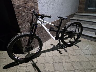 велосе: Двухподвес для трейл/эндуро на 27.5 Тормоза shimano slx Система deore