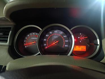 su satan yerler: Nissan Tiida, 5 qapılı hetçbek, gümüşü rəng. - Sərfəli şəhər — 8