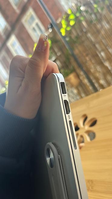 Apple MacBook: Apple MacBook Pro 2015 — 13”, 256GB Qiymət: 600 AZN Apple MacBook — 5
