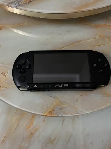 sup game box: Sony PSP portativ oyun konsolu - Rəng: Qara - Ön paneldə geniş LCD