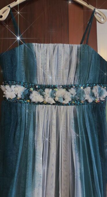 Ziyafət donları: Ziyafət geyimlərinin satışı her rengde var. Qiymetler ferqlidi. 15 azn — 21