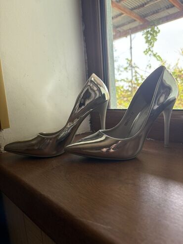 где можно продать серебро в баку: Gümüşü rəngli, aynalı parlaq səthli qadın tuflisi (stiletto). - Model