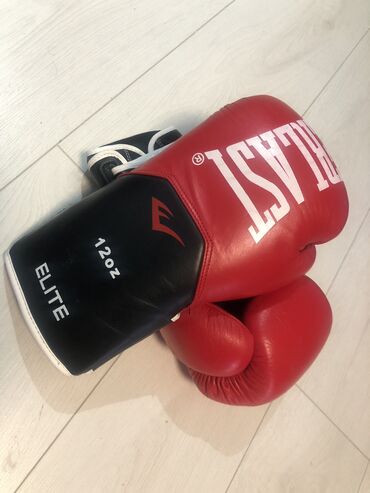 спортивный перчатки: Боксёрские перчатки EVERLAST ELITE 12oz(б/у 4 месяца) Состояние