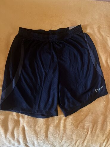 qara zire toxumu qiymeti: Шорты Nike, L (EU 40), цвет - Черный