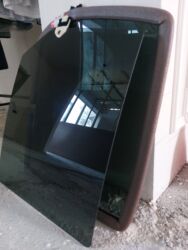 оригинальные запчасти mitsubishi: LAND ROVER ücün şüşələr. 2ədədir.Birinin giyməti 20 m. Mercedes