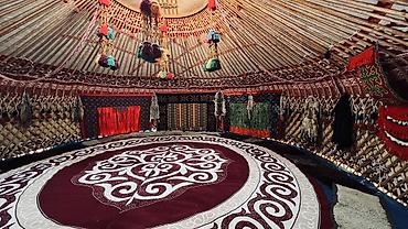 Аренда юрт: Аренда юрты, Каркас Деревянный, 85 баш, Стол, С полом, Казан — 27