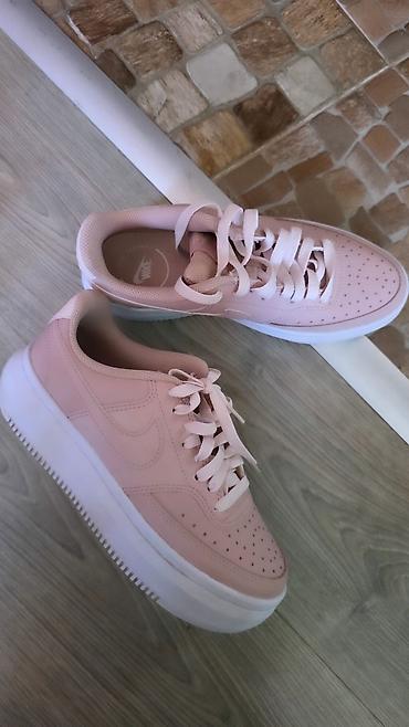 tuned air: Nike ženske patike – roze - Model: niska silueta sa perforiranim — 1