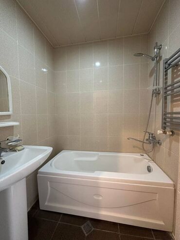 Uzunmüddətli kirayə mənzillər: Yasamal rayonu,Asan xidmətin arxadı,Mida yaşayışda.12 mərtəbənin,6-cı — 8