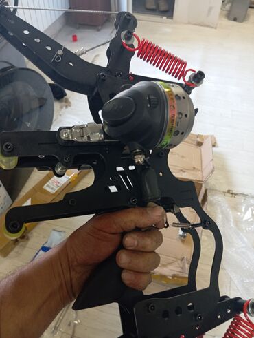 Луки и рогатки для охоты: Компактный арбалет с металлическим корпусом черного цвета. Оснащен — 6