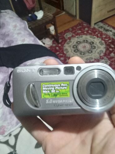 Fotokameralar: Sony Cyber-shot DSC-P10 rəqəmsal fotoaparat Xüsusiyyətlər: - Model — 12