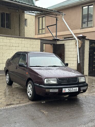 Volkswagen: Volkswagen Vento: 1995 г., 1.8 л, Механика, Бензин, Седан