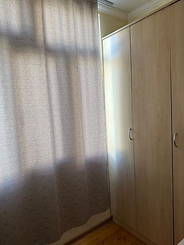 Uzunmüddətli kirayə mənzillər: 1 otaqlı mənzil – daxili plan və təchizat - Geniş zal: divan, yemək — 9
