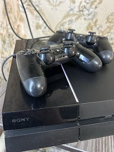 xbox one контроллер: Sony PlayStation 4 (оригинальная «fat» версия) с двумя беспроводными — 1