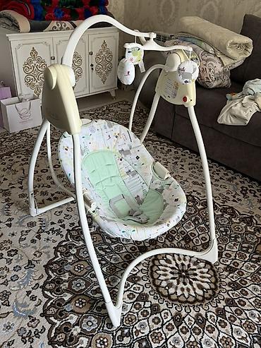 качеля ош: Продаю детскую качелю бренда Graco. Состояние практически новое — — 4