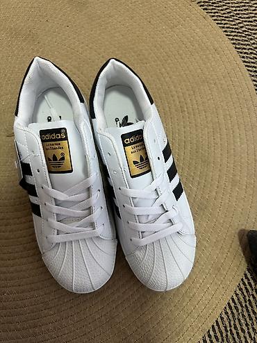 Кроссовки, 38, 38.5, 39, Adidas, Новый, цвет - Белый, Самовывоз, Платная доставка at lalafo.kg Кроссовки, 38, 38.5, 39, Adidas, Новый, цвет - Белый, Самовывоз, Платная доставка
